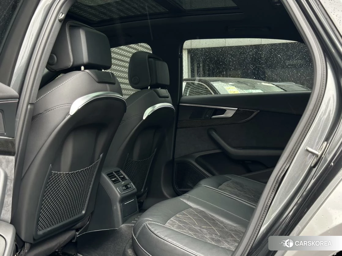 Audi A4L 2020 Серебристо-серый из Китая, фото 3