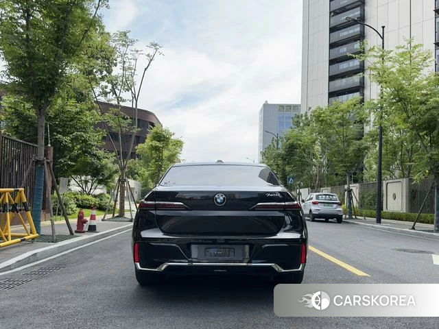 BMW 7 series 2024 Черный из Китая, фото 3