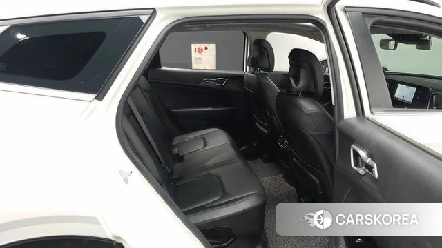 Kia Sportage 5th Generation Hybrid 2023 Белый из Кореи, фото 3