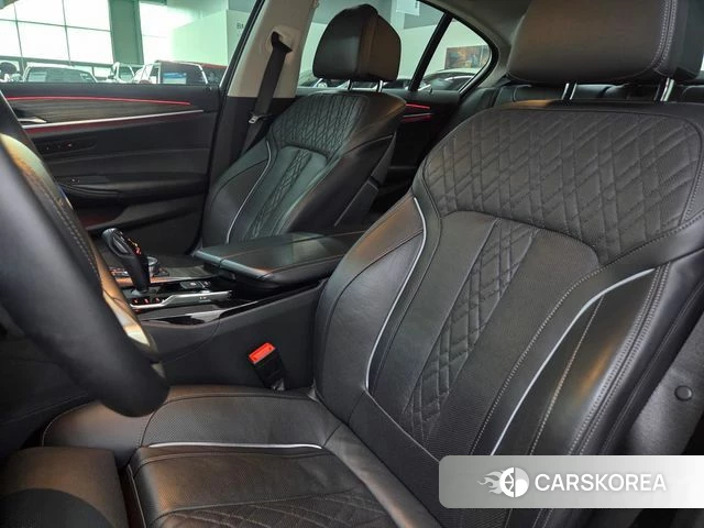 BMW 5 Series (G30) 2019 Белый из Кореи, фото 3