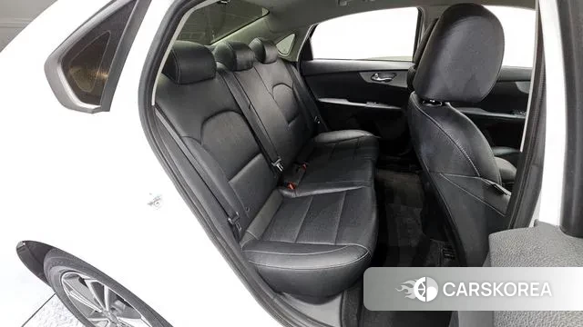 Kia The New K3 2nd generation 2022 Белый из Кореи, фото 3