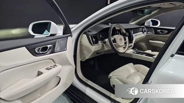 Volvo V60 Cross-Country 2nd Generation 2021 Белый из Кореи, фото 3