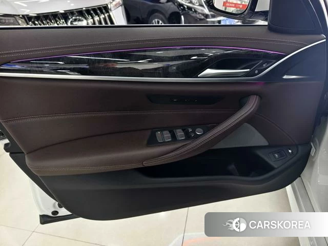 BMW 5 series PHEV 2021 Белый из Китая, фото 3