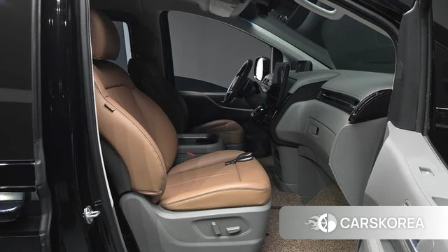 Hyundai Staria 2024 Черный из Кореи, фото 3