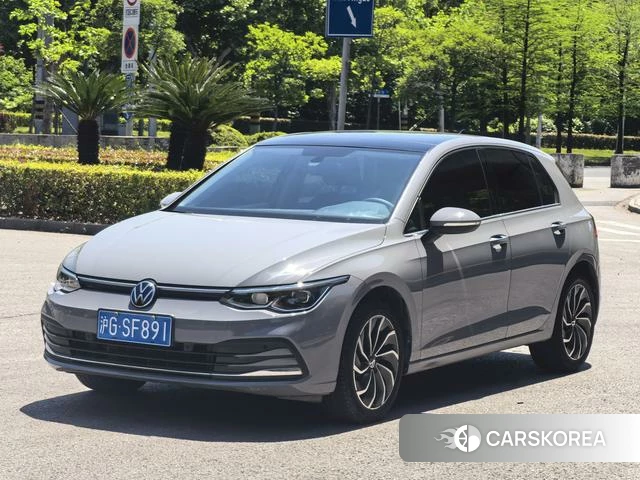 Volkswagen Golf 2023 Серебристо-серый из Китая, фото 3