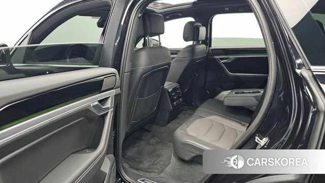 Volkswagen Touareg 3rd generation 2021 Черный из Кореи, фото 3