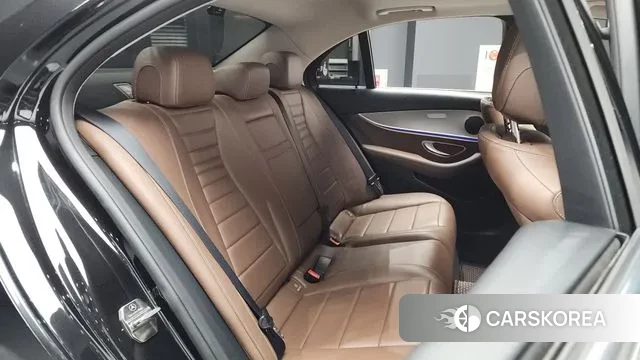 Mercedes-Benz E-Class W213 2018 Черный из Кореи, фото 3