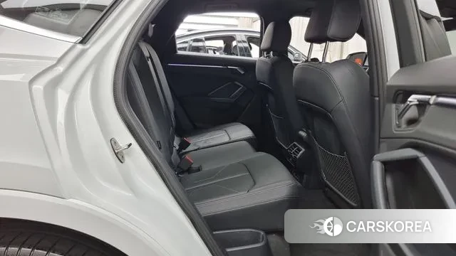 Audi Q3 (F3) 2022 Белый из Кореи, фото 3