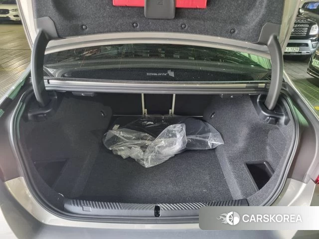 BMW 5 Series (G60) 2025 Цвет тростника из Кореи, фото 3