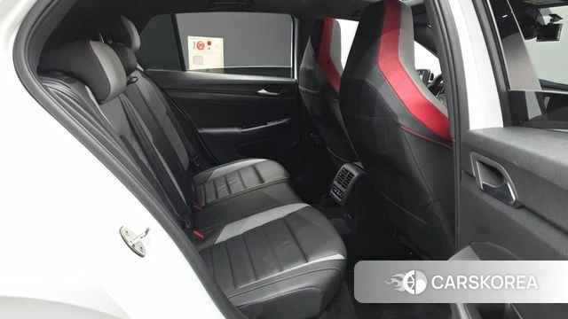 Volkswagen Golf 8th Generation 2024 Белый из Кореи, фото 3