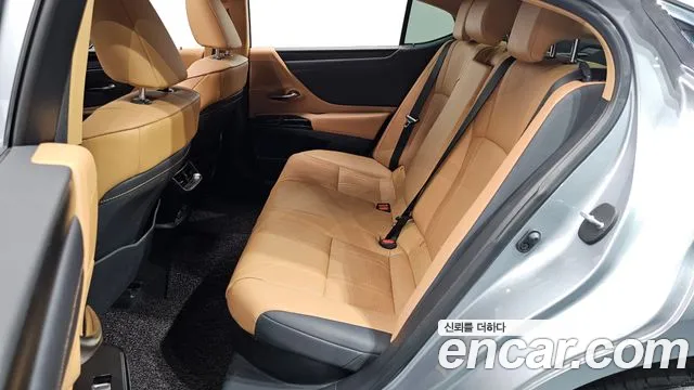 Lexus ES300h 7th generation 2022 Серебряный из Кореи, фото 3