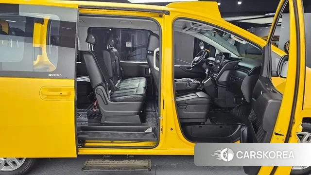 Hyundai Staria 2024 Желтый из Кореи, фото 3