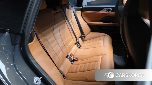 BMW i4 2024 Серебристо-серый из Кореи, фото 3