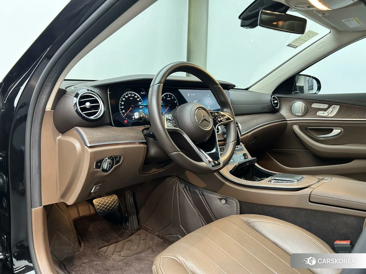 Mercedes-Benz E-class 2023 Черный из Китая, фото 3