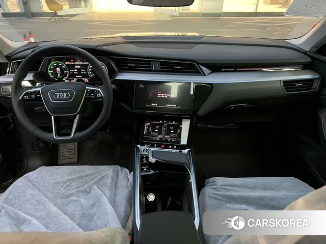 Audi e-tron 2026 Темно-серый из Китая, фото 3
