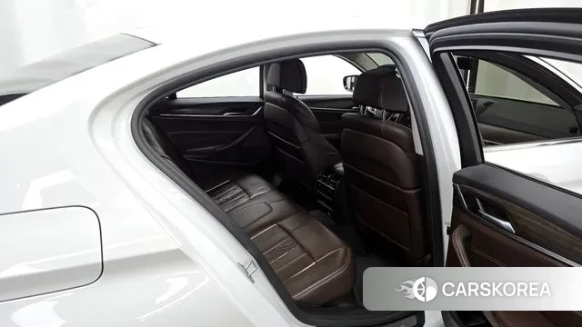 BMW 5 Series (G30) 2018 Белый из Кореи, фото 3