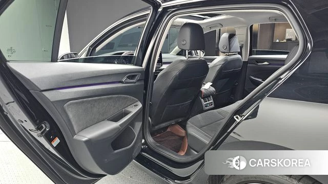 Volkswagen Golf 8th Generation 2026 Черный из Кореи, фото 3