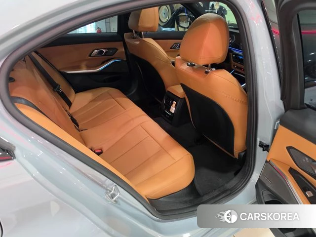 BMW 3 Series (G20) 2025 Светло-серебряный цвет из Кореи, фото 3