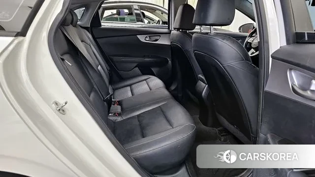 Kia The New K3 2nd generation 2021 Белый из Кореи, фото 3