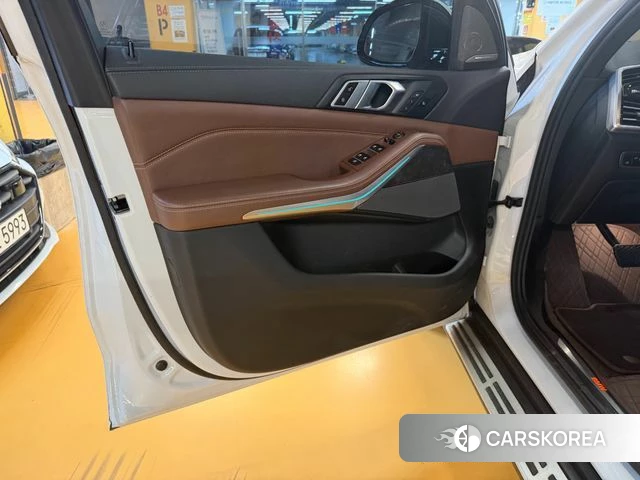 BMW X5 (G05) 2023 Белый из Кореи, фото 3