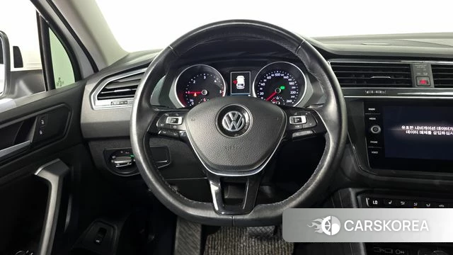 Volkswagen Tiguan second Generation 2019 Белый из Кореи, фото 3
