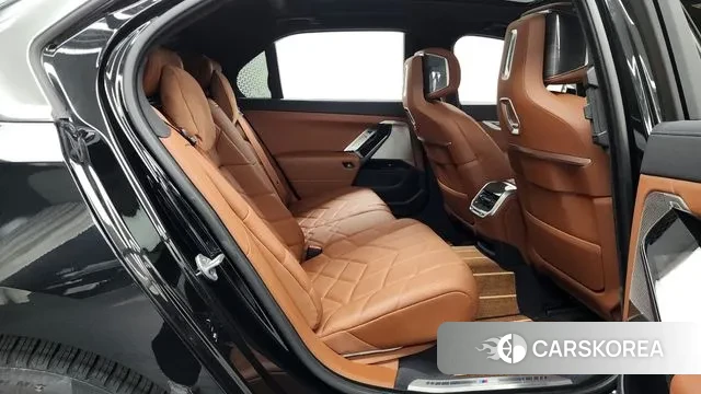 BMW 7 Series (G70) 2023 Черный из Кореи, фото 3