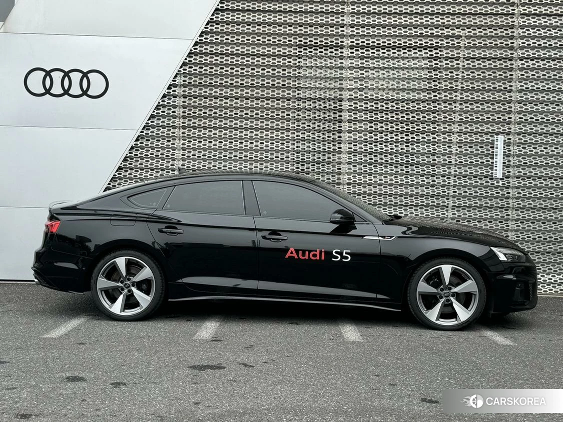 Audi S5 2023 Черный из Китая, фото 3
