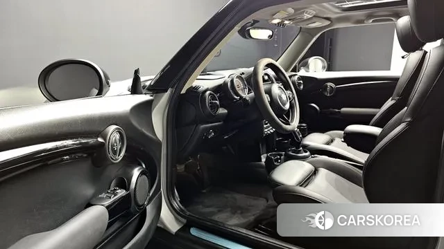 Mini Cooper D 2019 Серебряный из Кореи, фото 3