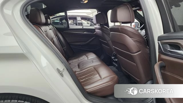 BMW 5 Series (G30) 2018 Белый из Кореи, фото 3