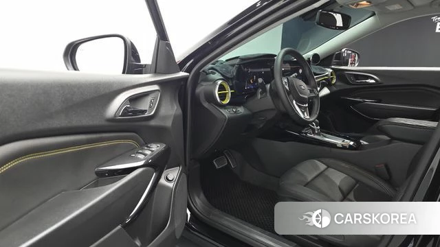 Chevrolet (GM Daewoo) Trax Crossover 2023 Черный из Кореи, фото 3