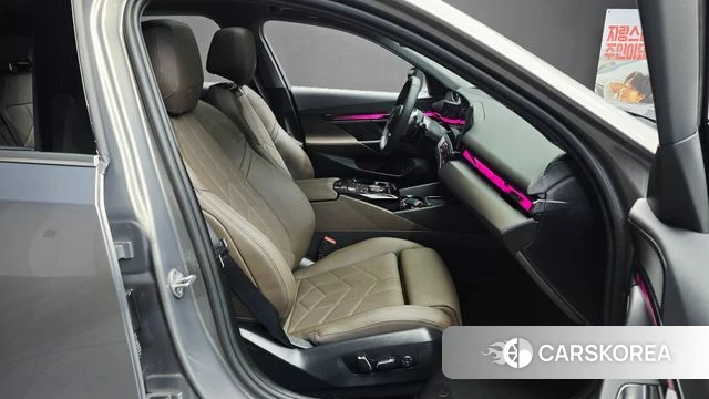 BMW 5 Series (G60) 2025 Серебристо-серый из Кореи, фото 3