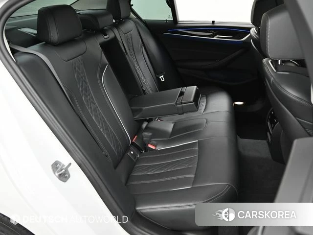 BMW 5 Series (G30) 2023 Белый из Кореи, фото 3