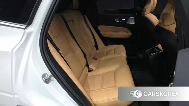 Volvo XC60 second Generation 2025 Белый из Кореи, фото 3