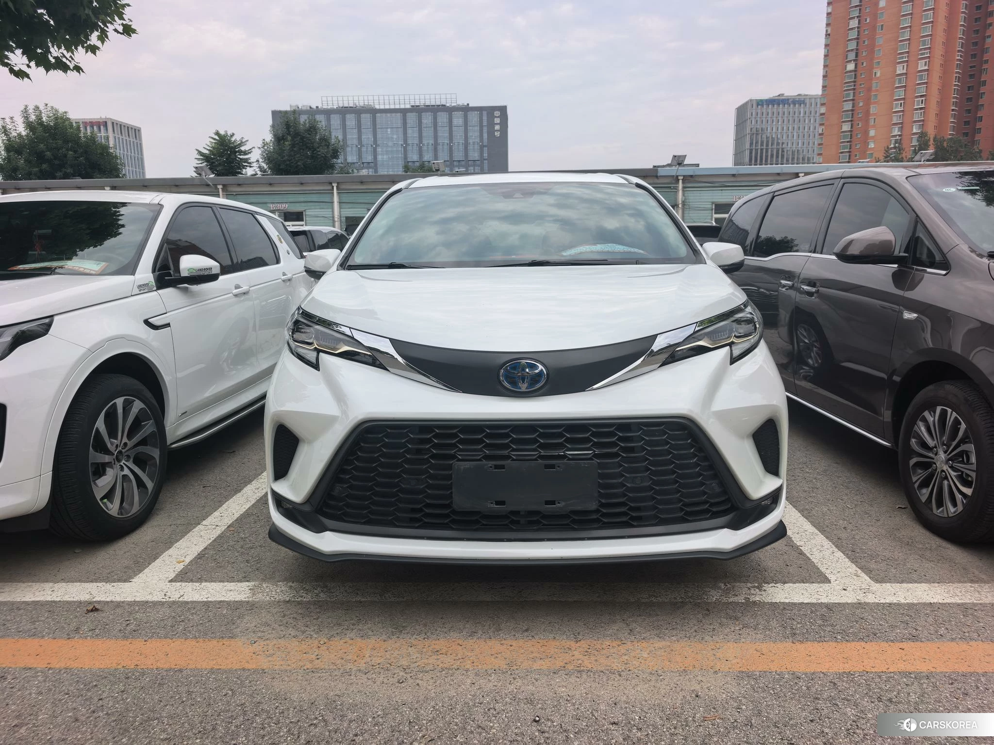 Toyota Grevia 2024 Белый из Китая, фото 3