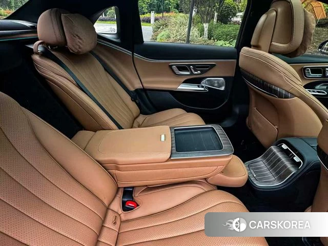 Mercedes-Benz E-class 2024 Черный из Китая, фото 3