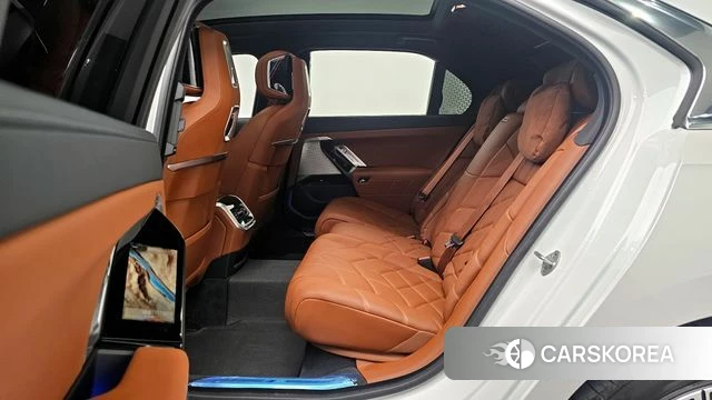 BMW 7 Series (G70) 2025 Белый из Кореи, фото 3