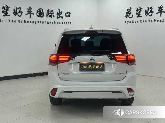 Mitsubishi  Outlander 2022 Белый из Китая, фото 3