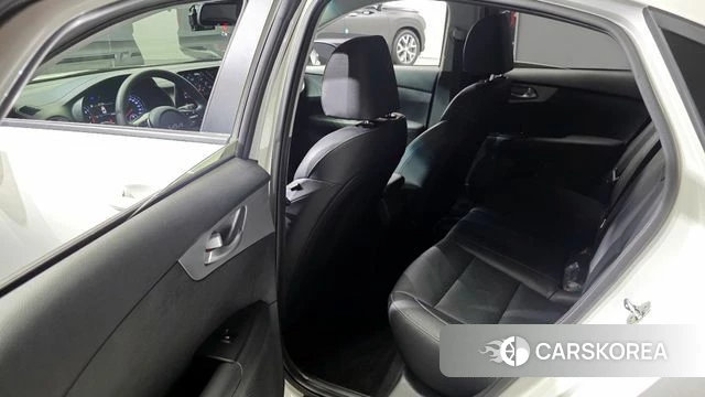 Kia The New K3 2nd generation 2023 Белый из Кореи, фото 3