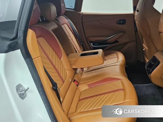 Aston Martin DBX 2023 Белый из Кореи, фото 3