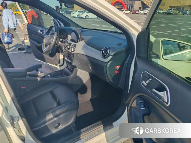 Mercedes-Benz Class B 2018 Белый из Китая, фото 3