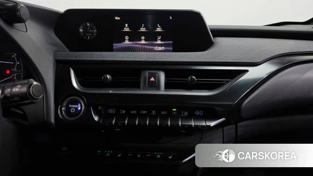 Lexus UX250h 2019 Белый из Кореи, фото 3