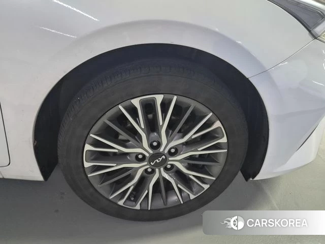 Kia The New K3 2nd generation 2023 Белый из Кореи, фото 3