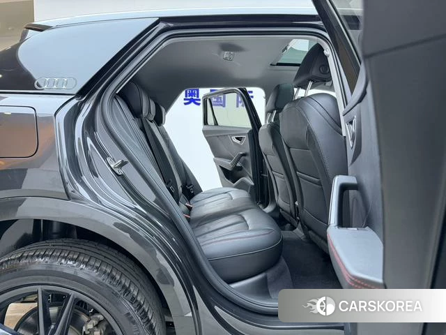 Audi Q2L 2022 Темно-серый из Китая, фото 3