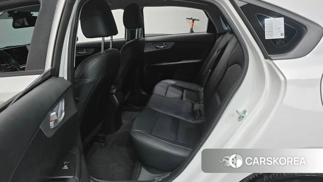 Kia The New K3 2nd generation 2022 Белый из Кореи, фото 3
