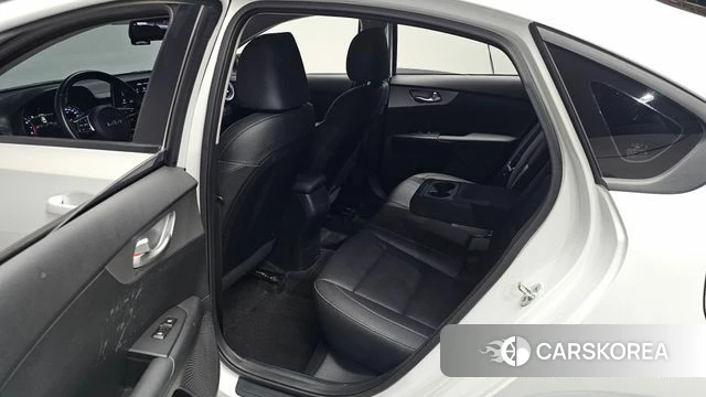 Kia The New K3 2nd generation 2022 Белый из Кореи, фото 3