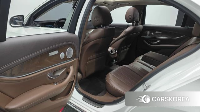 Mercedes-Benz E-Class W213 2018 Белый из Кореи, фото 3