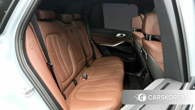 BMW X5 (G05) 2025 Светло-серебряный цвет из Кореи, фото 3