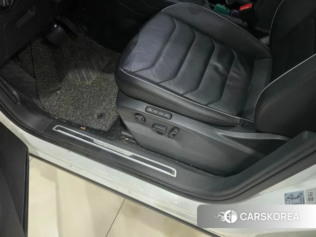 Volkswagen Tiguan second Generation 2022 Белый из Кореи, фото 3