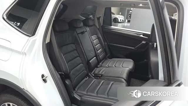 Volkswagen Tiguan Allspace 2018 Серебристо-серый из Кореи, фото 3