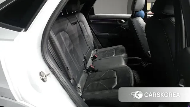 Audi Q3 (F3) 2022 Белый из Кореи, фото 3